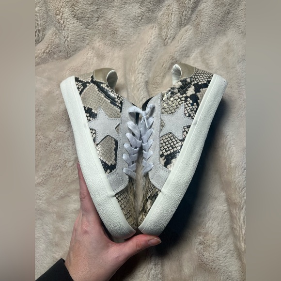 Steve Madden Philosophy White Sneaker skin snake texture star brown gold 8.5 - Picture 5 of 7